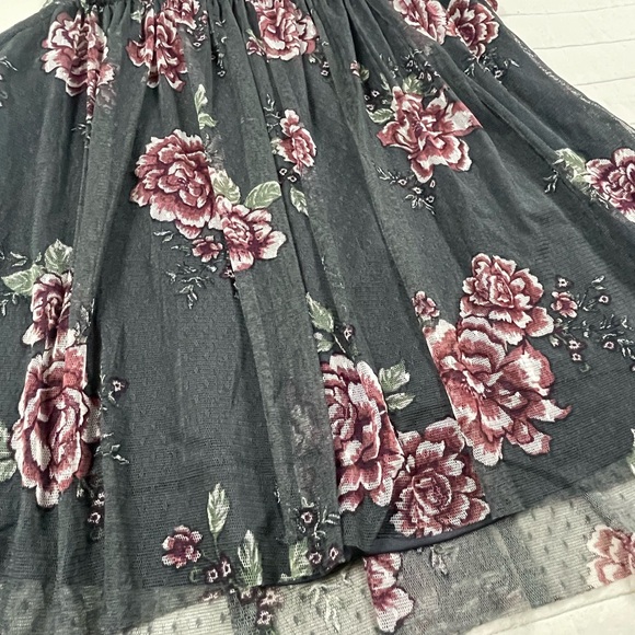 Torrid Floral Gray Sleeveless Mesh Overlay Romantic Blouse Size 0 - Picture 11 of 12